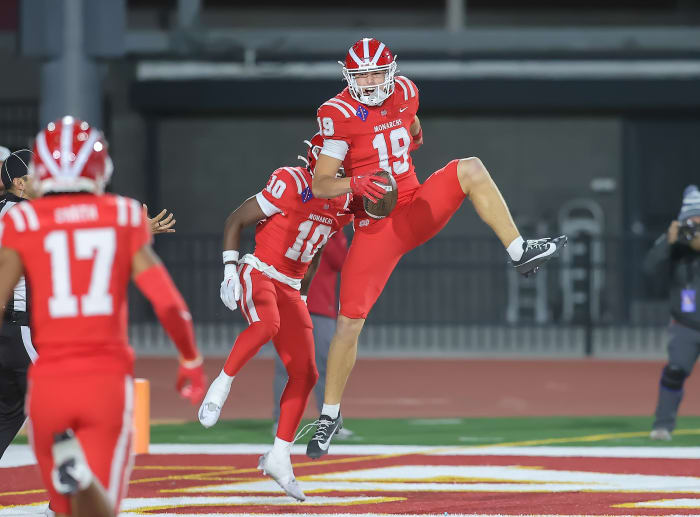 Mark Bowman (19) celebrates his first-quarter touchdown.